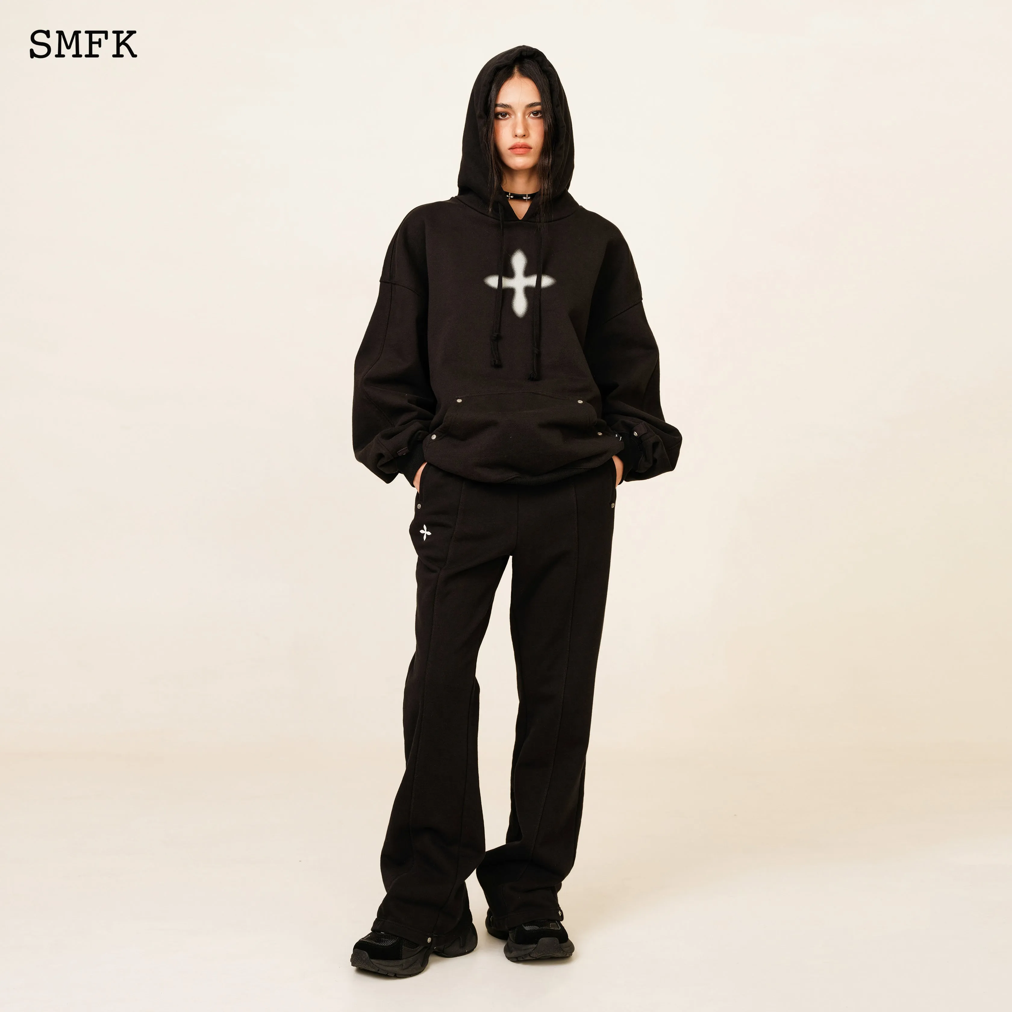 Compass Classic Cross Flared Sweatpants In Black
