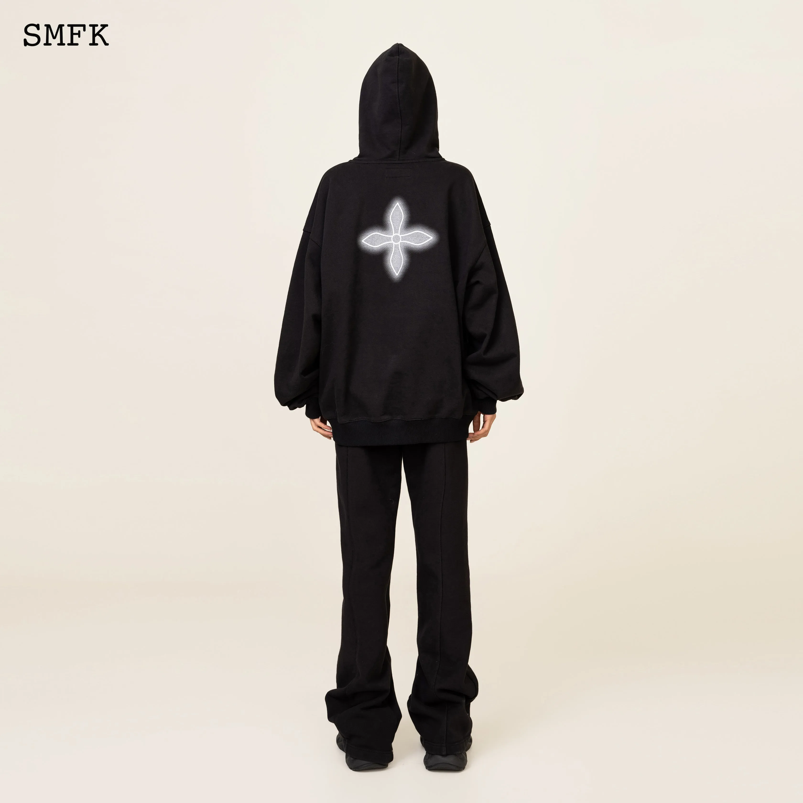 Compass Classic Cross Flared Sweatpants In Black