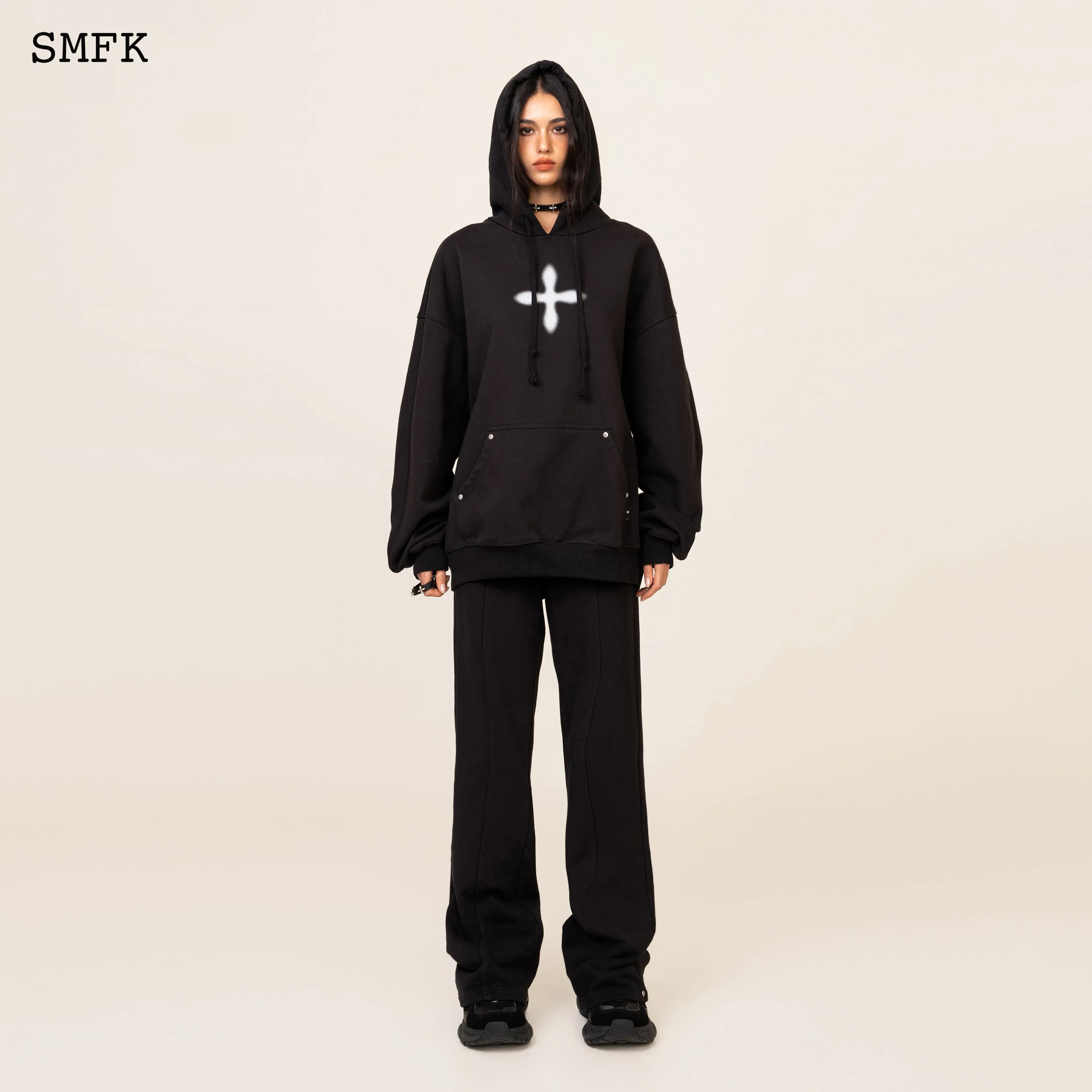 Compass Classic Cross Flared Sweatpants In Black