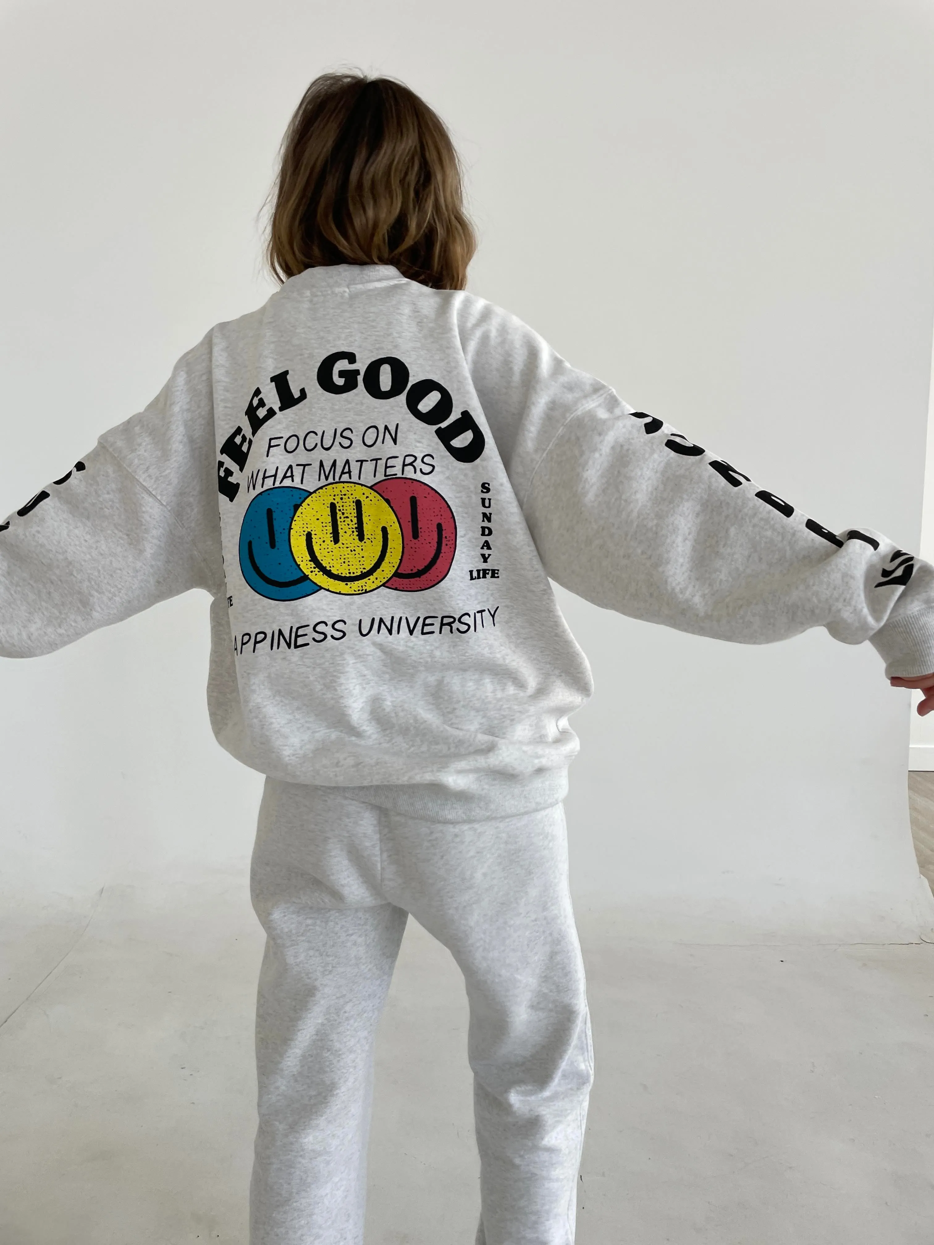 FEEL GOOD CREWNECK in LIGHT MISTY