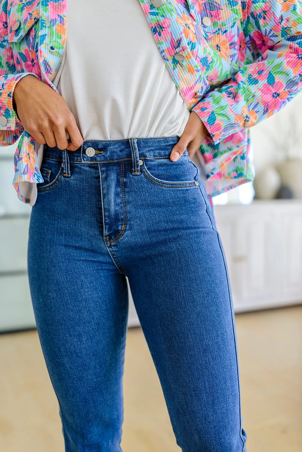 Judy Blue Holding On Tight High Rise Tummy Control Flared Jeans